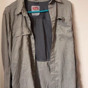 Wrangler Men's Gray lightweight button up